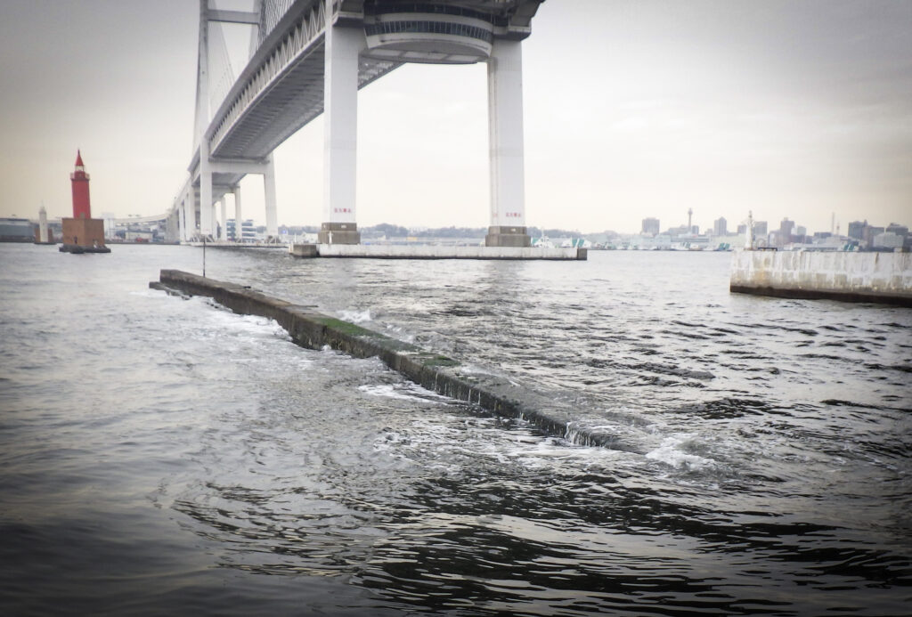 釣り業界が激震！全国の立入禁止沖堤防への渡船が不可